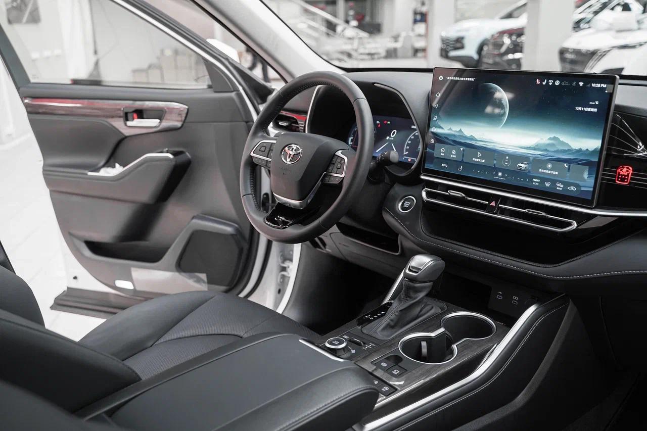 Toyota Highlander 2025, белый, ДЦ Орехово