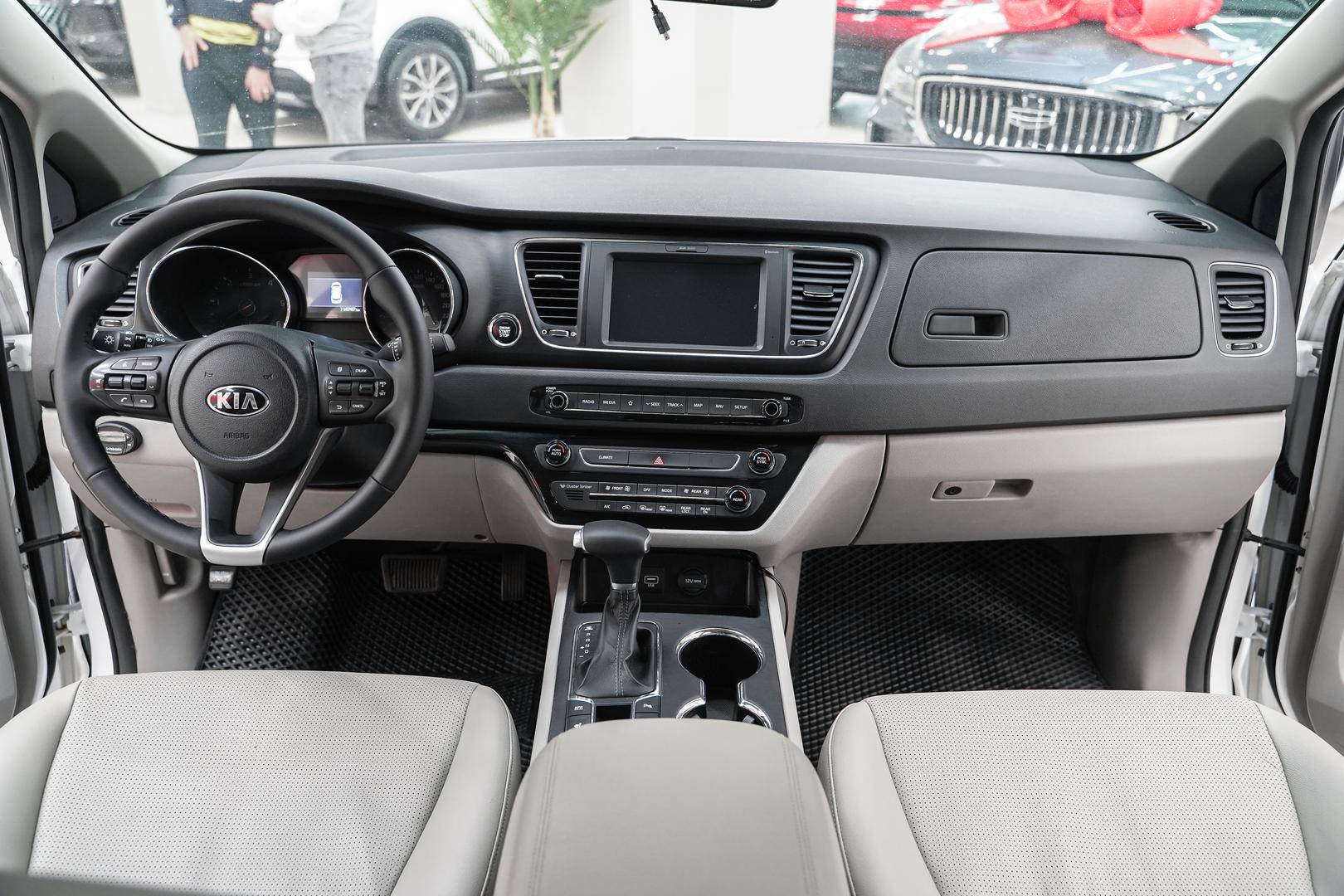 Kia Carnival 2019, белый, ДЦ Орехово