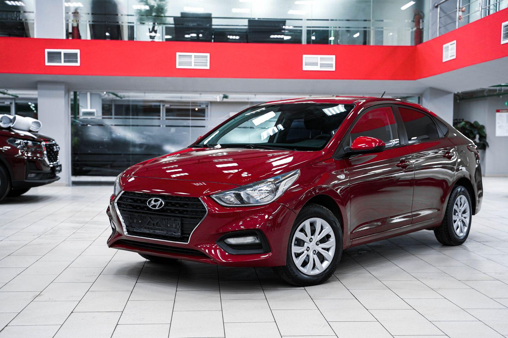 Hyundai Solaris 2018, красный, ДЦ Орехово