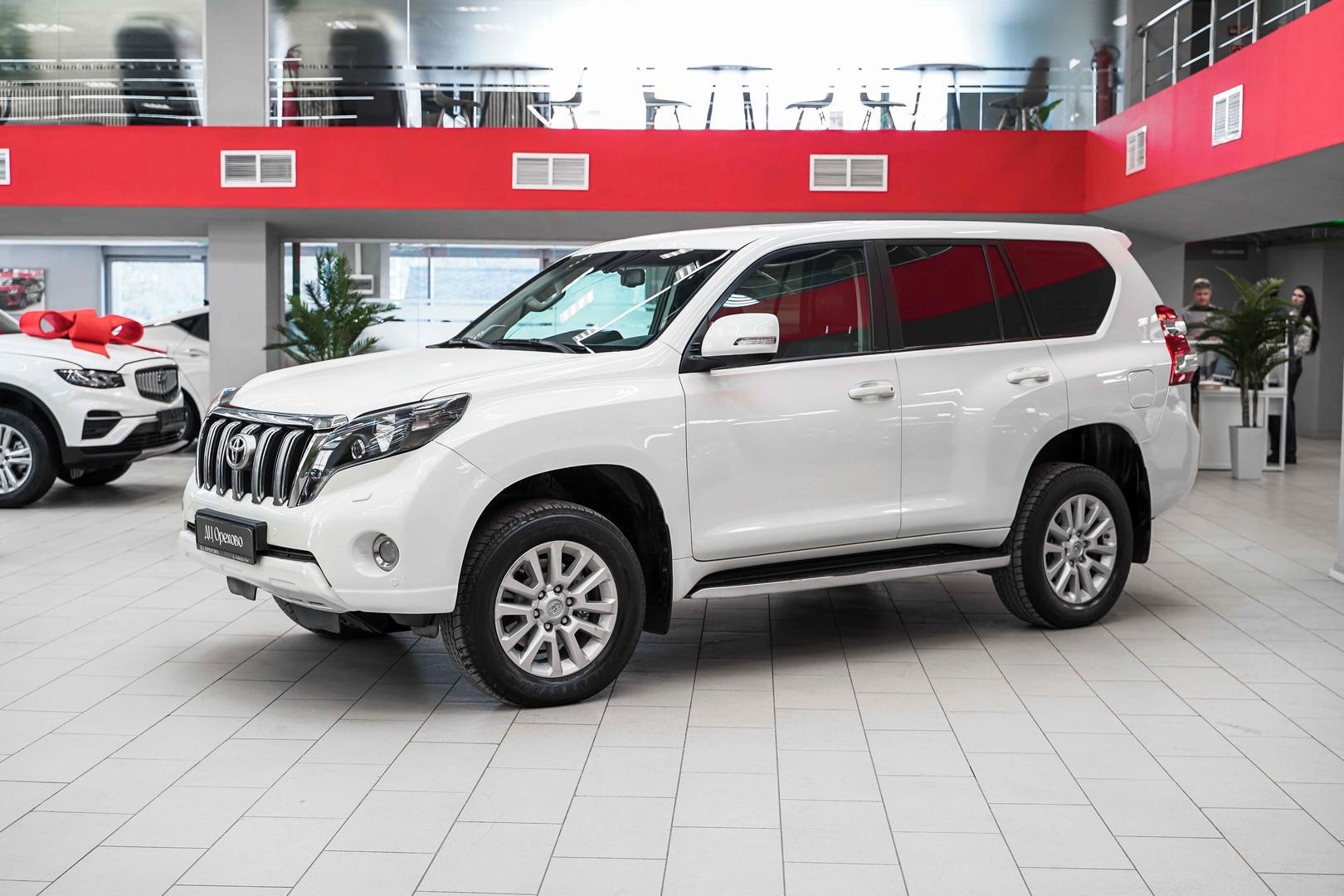 Toyota Land Cruiser Prado 2013, белый, ДЦ Орехово
