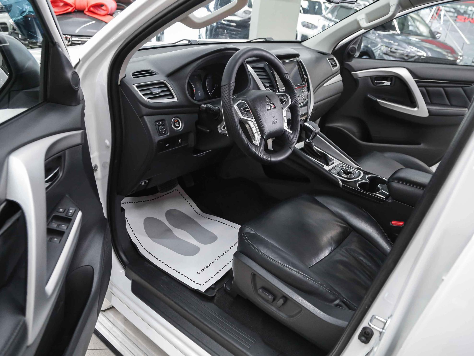Mitsubishi Pajero Sport 2018, белый, ДЦ Орехово