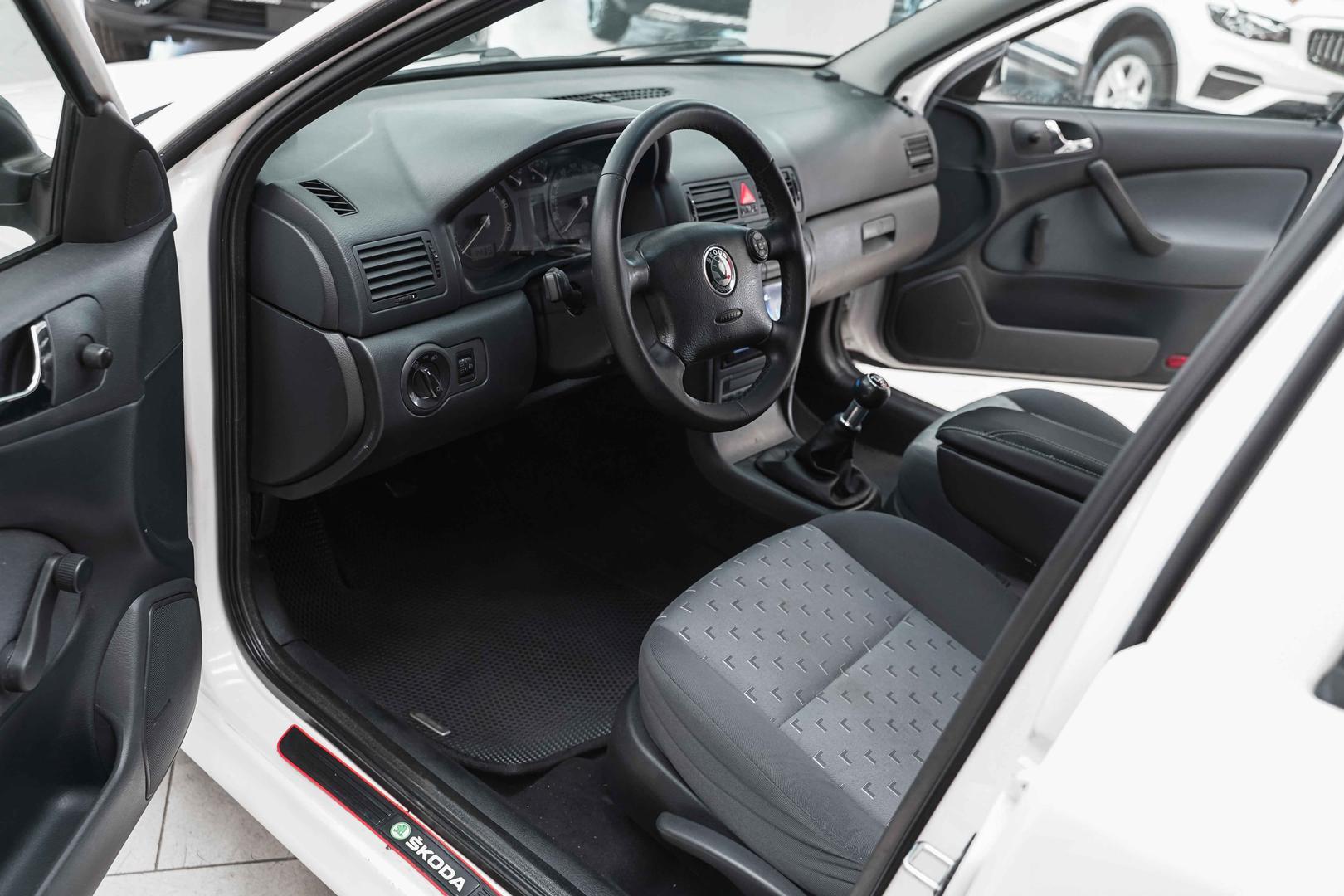 Skoda Octavia 2008, белый, ДЦ Орехово