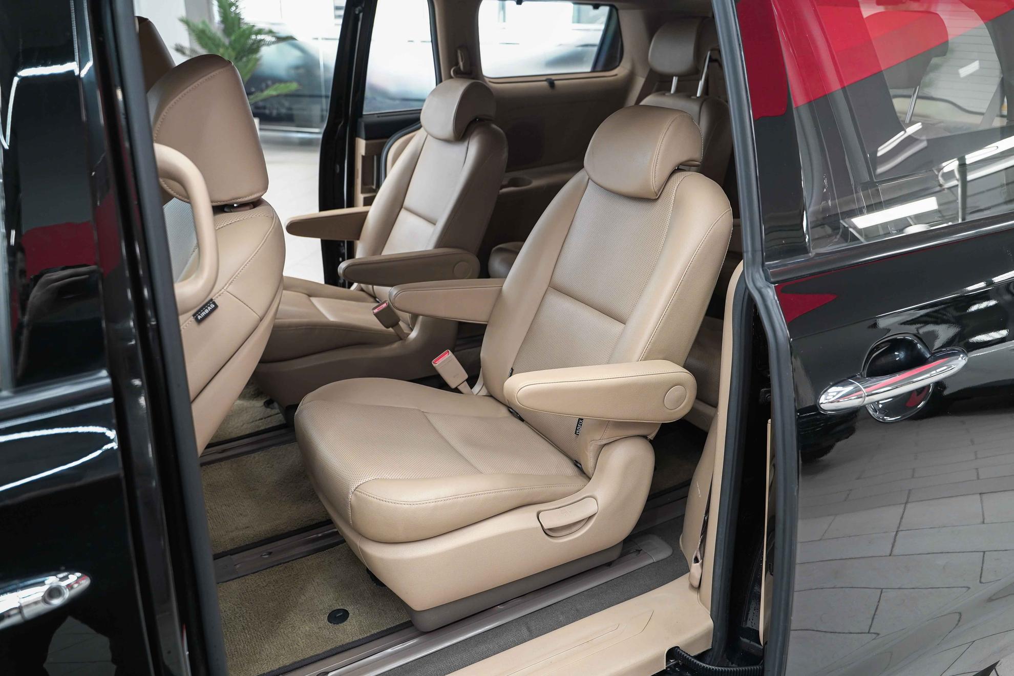 Kia Carnival 2016, черный, ДЦ Орехово