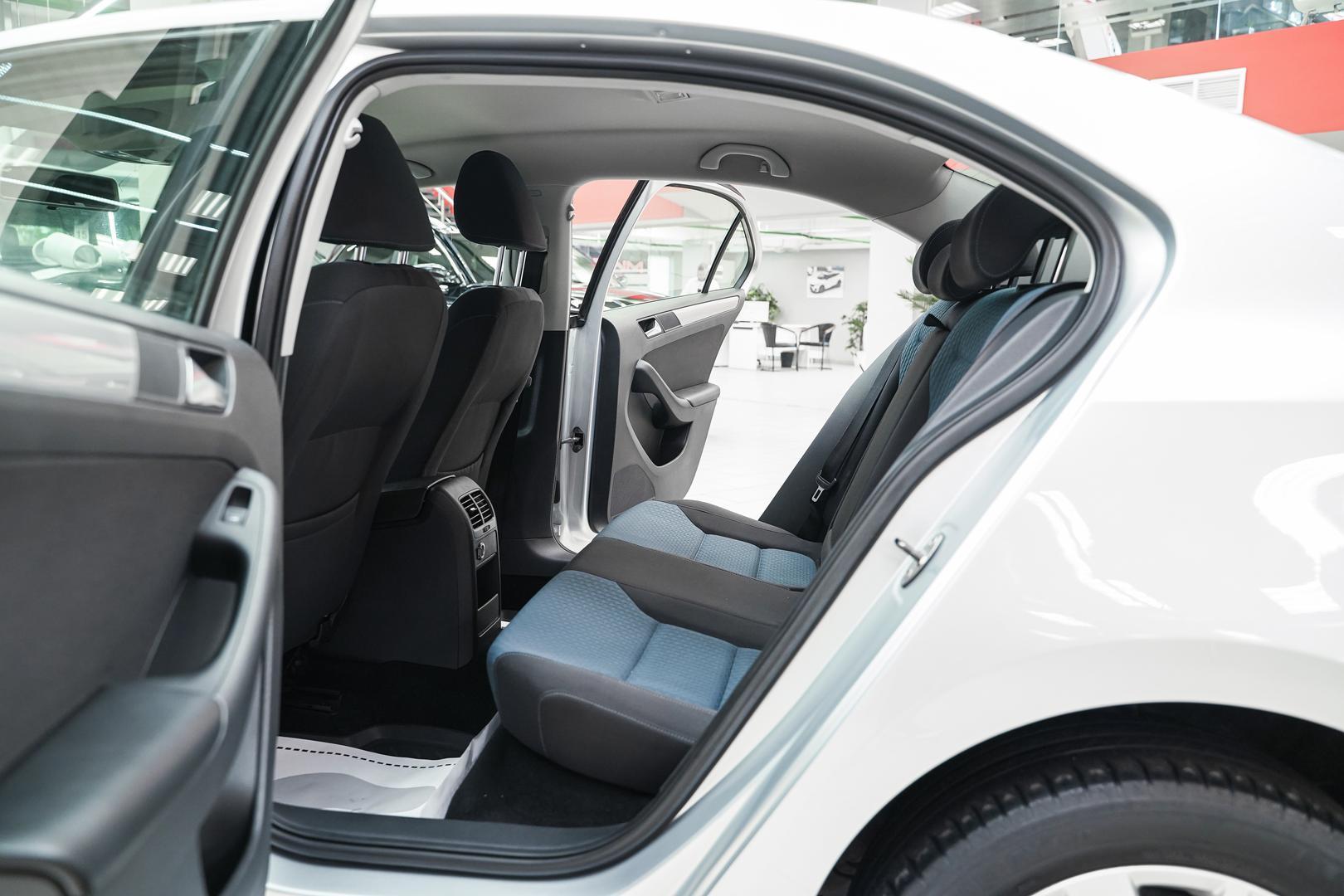 Volkswagen Jetta 2013, серебряный, ДЦ Орехово