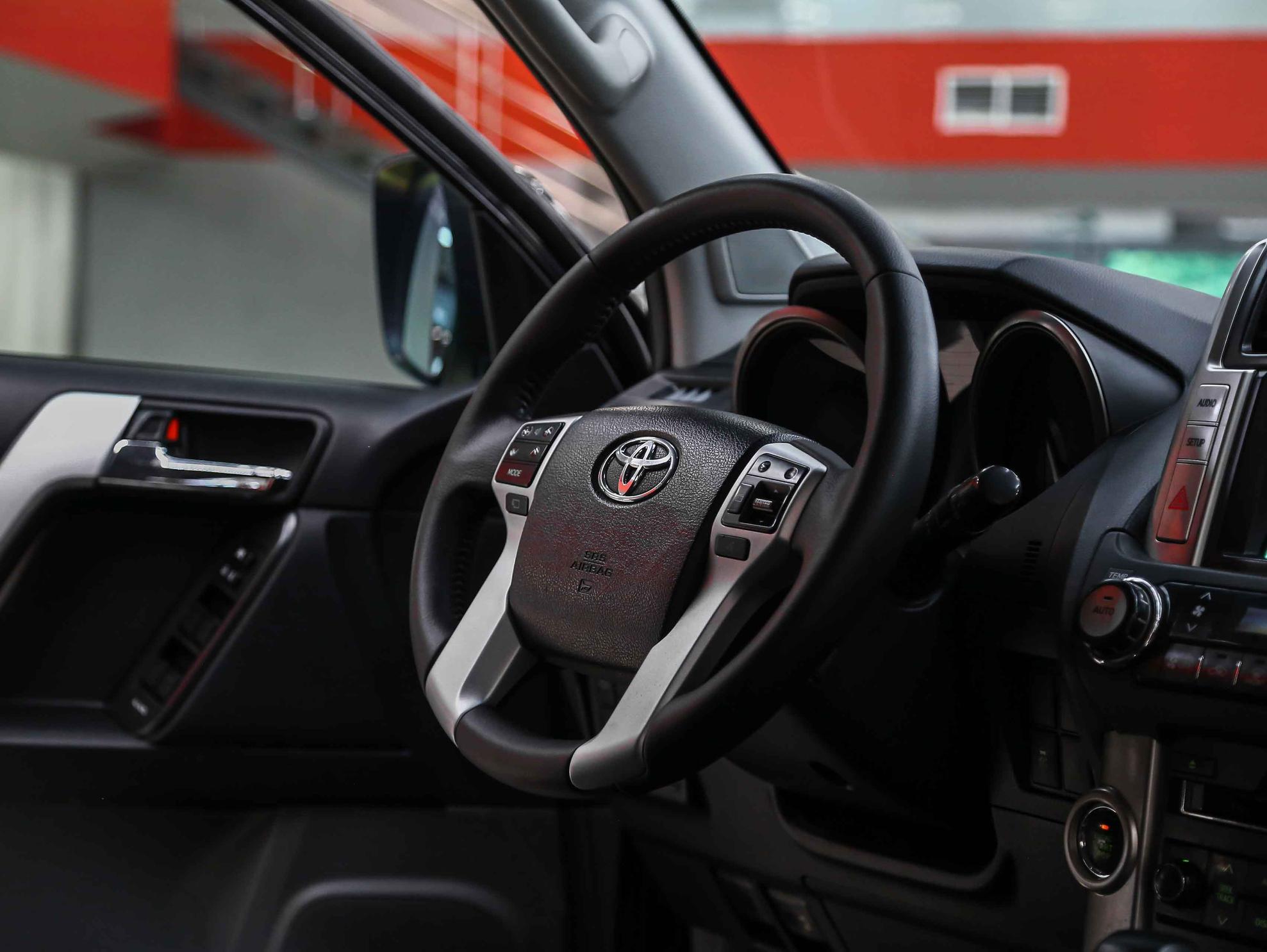 Toyota Land Cruiser Prado 2013, черный, ДЦ Орехово
