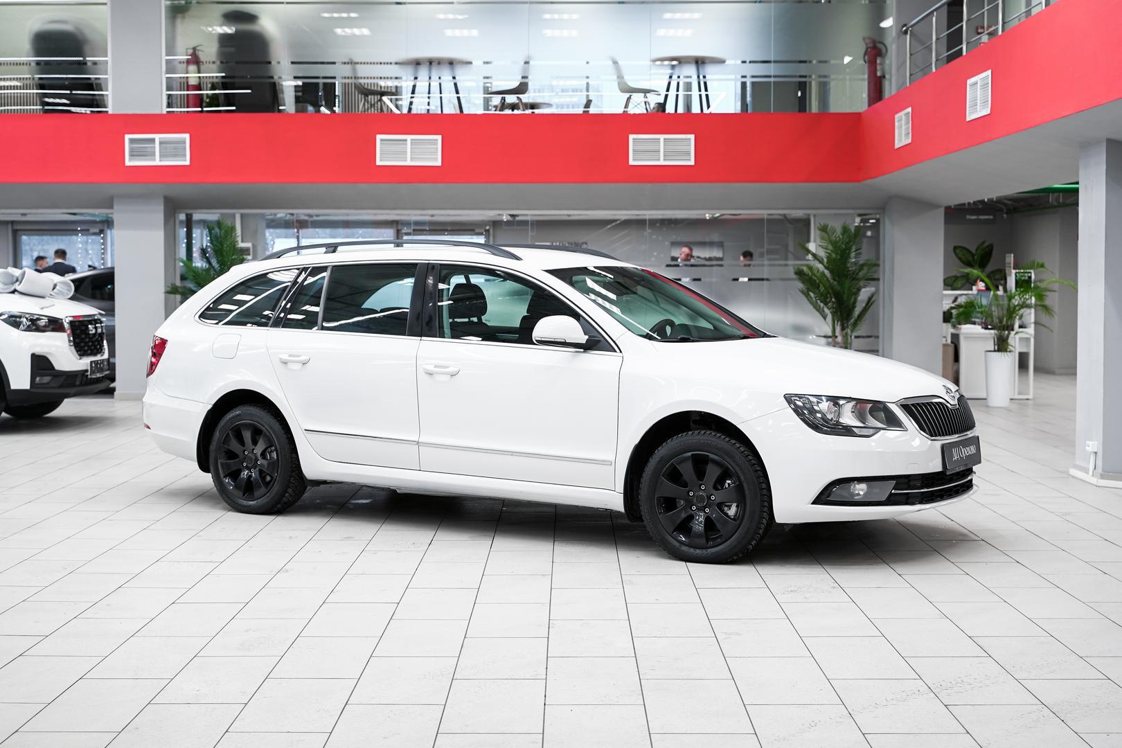 Skoda Superb 2014, белый, ДЦ Орехово