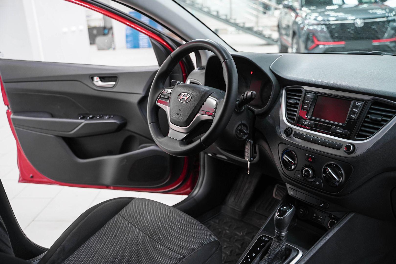 Hyundai Solaris 2018, красный, ДЦ Орехово