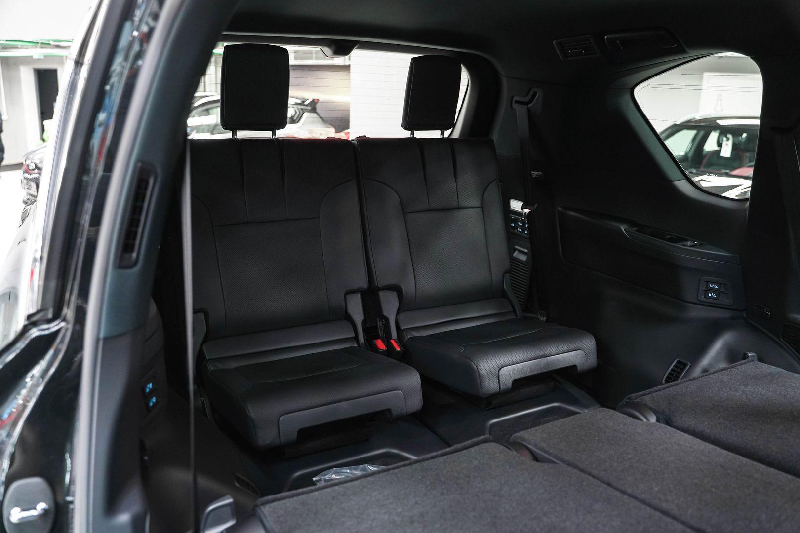 Lexus LX 2024, черный, ДЦ Орехово