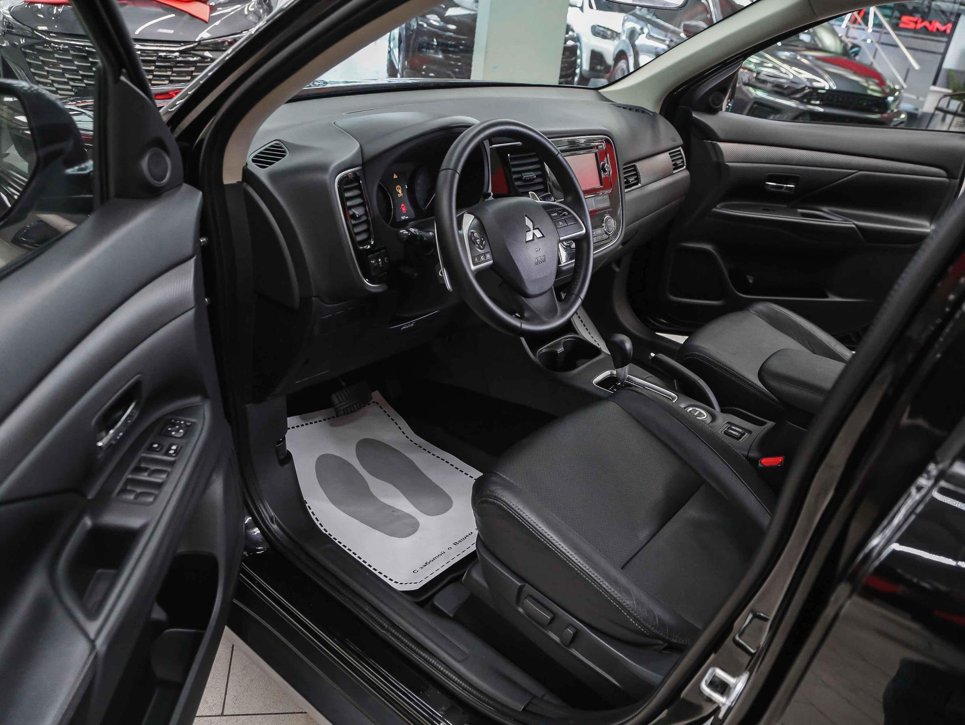 Mitsubishi Outlander 2013, черный, ДЦ Орехово