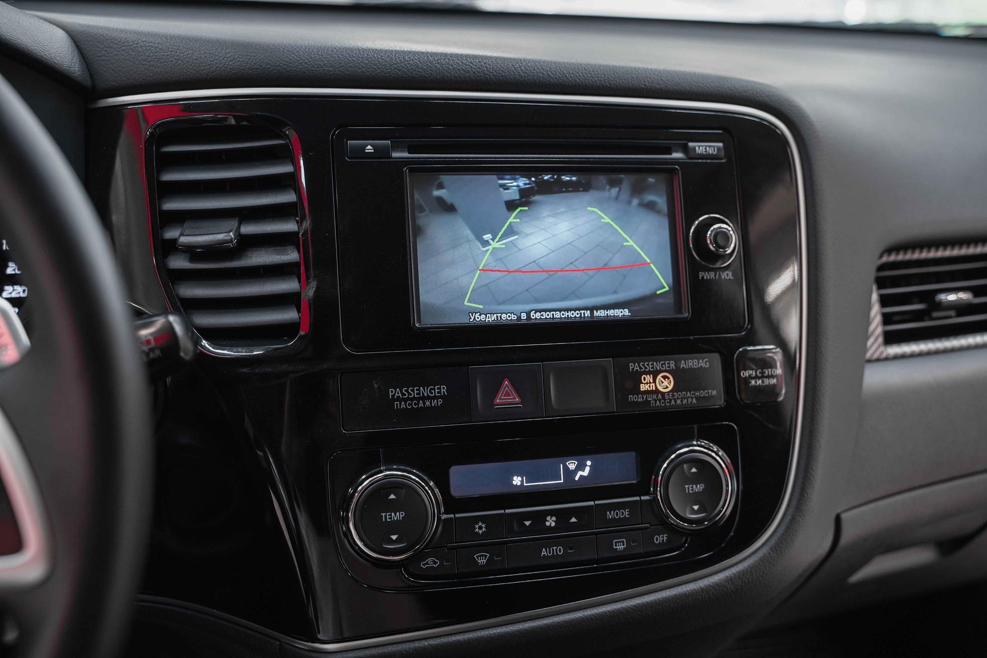 Mitsubishi Outlander 2014, белый, ДЦ Орехово