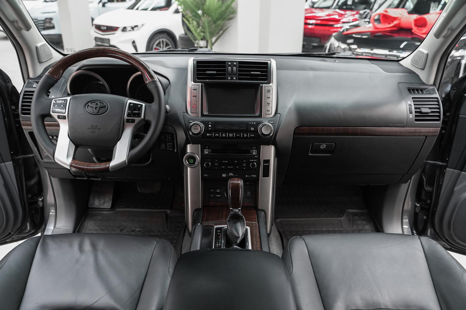 Toyota Land Cruiser Prado 2011, серый, ДЦ Орехово