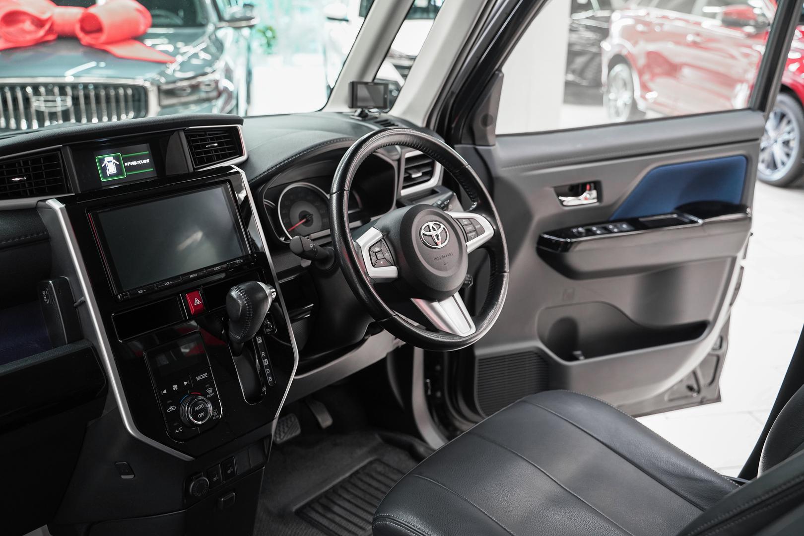 Toyota Roomy 2017, черный, ДЦ Орехово