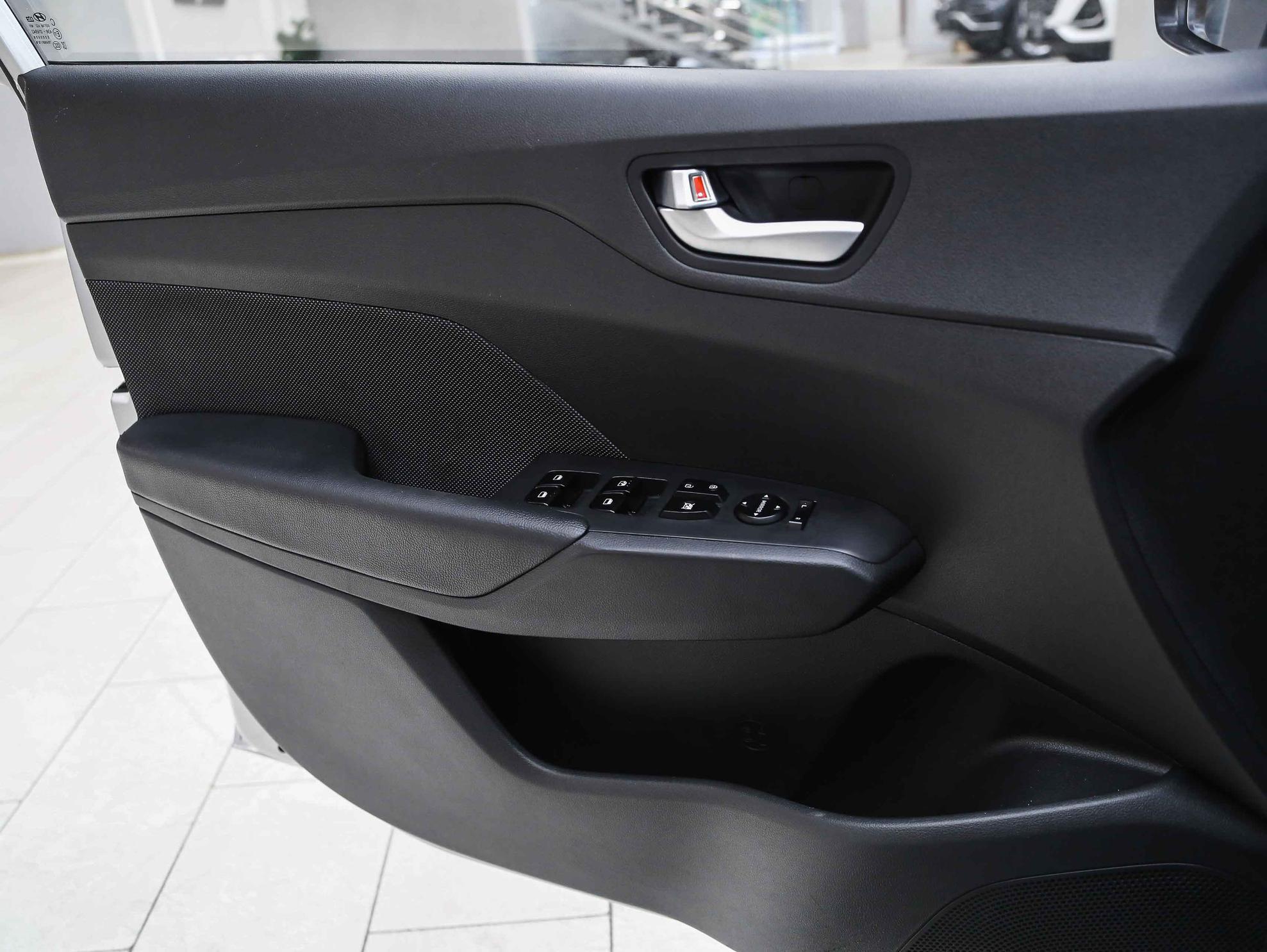 Hyundai Solaris 2017, серебряный, ДЦ Орехово