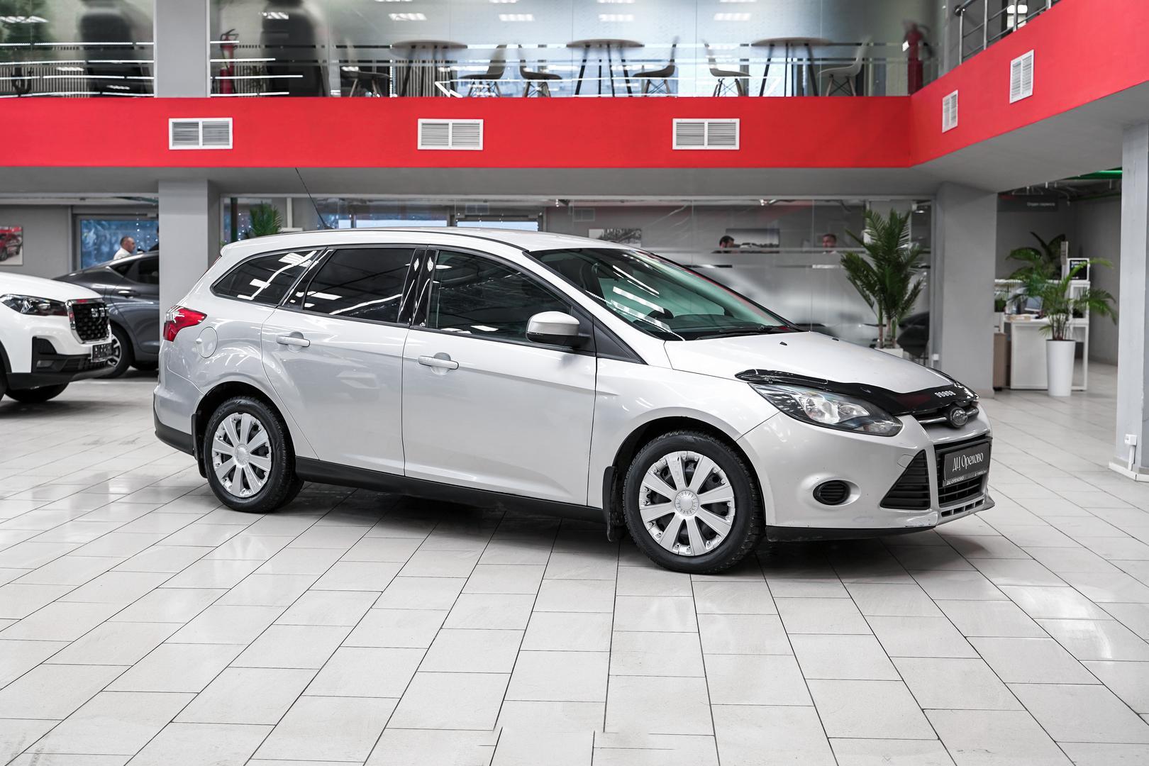 Ford Focus 2013, серебряный, ДЦ Орехово