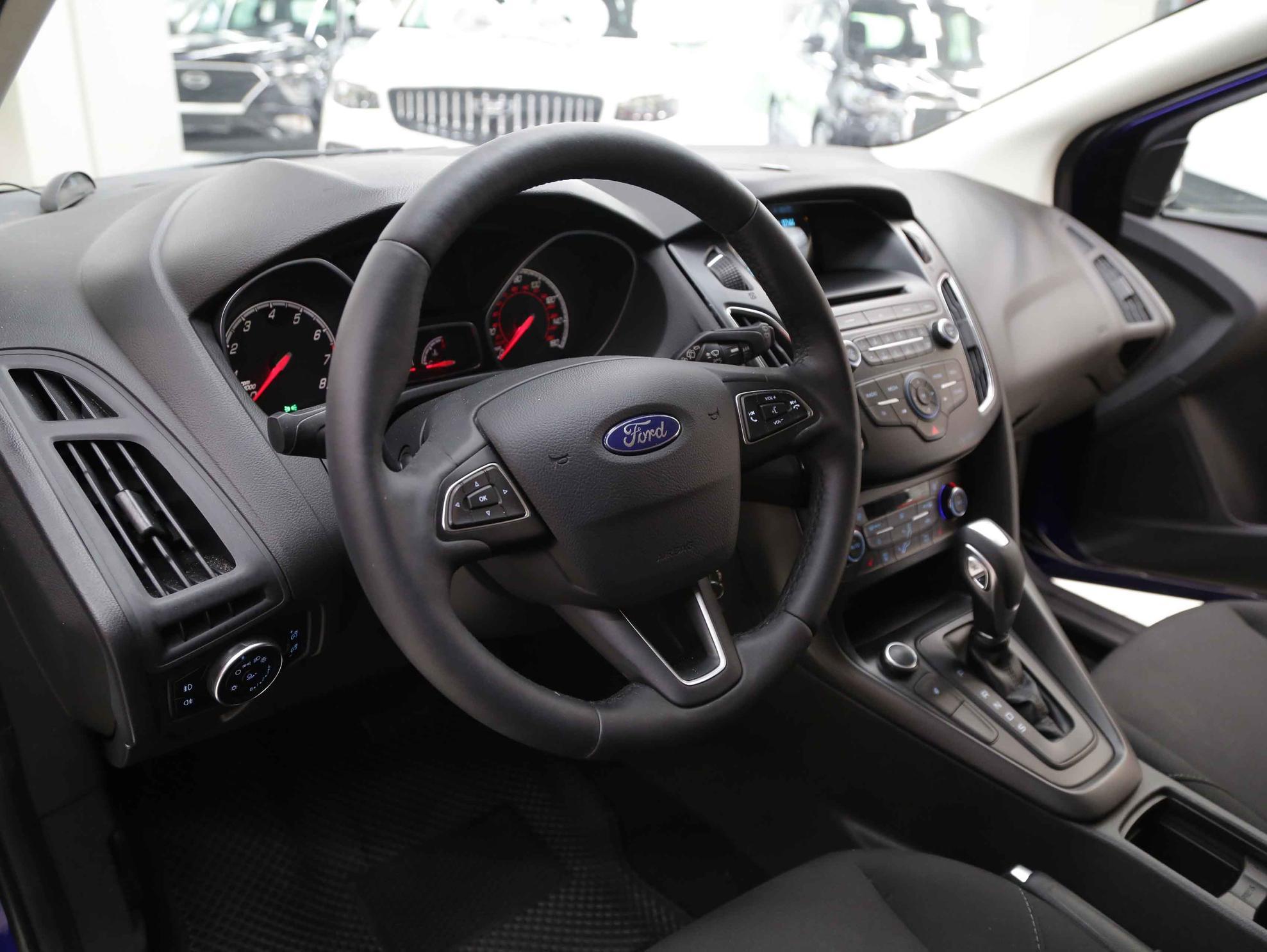 Ford Focus 2016, синий, ДЦ Орехово